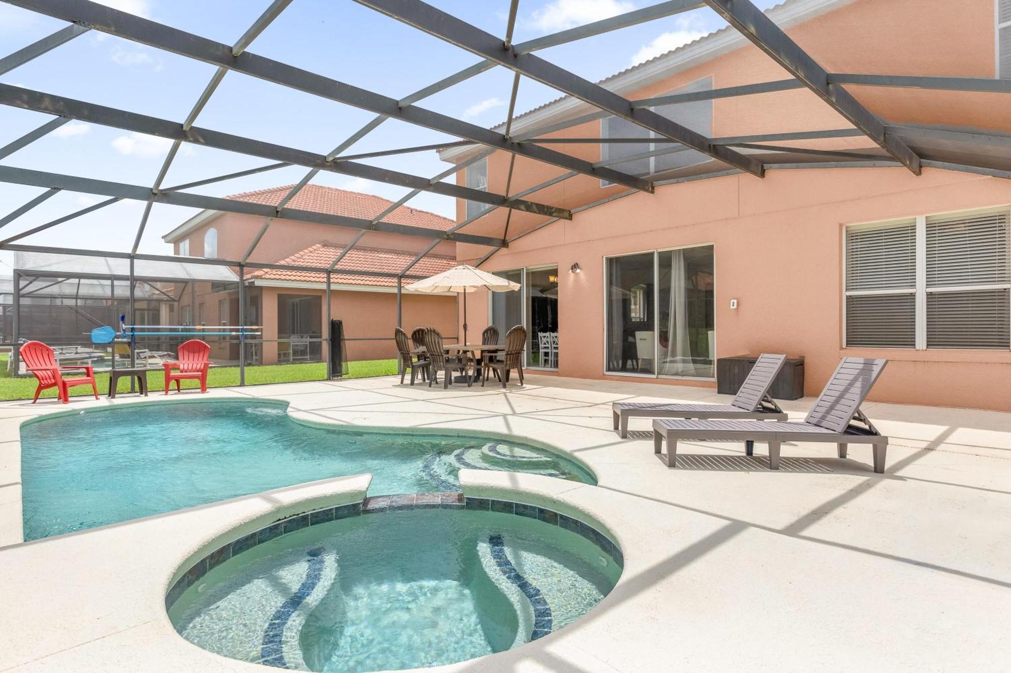 Large Spacious Home W Private Pool & Hot Tub Davenport Ngoại thất bức ảnh